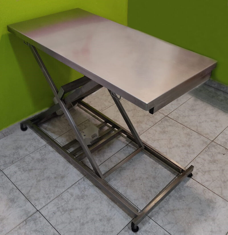 C.V. LES FONTS 2 ELÉCTRICA tijera inox